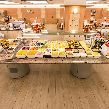 Golden Avenida Family 4* Hotel 4*