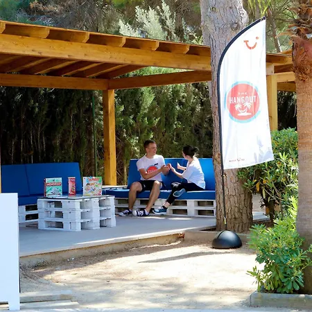 Golden Avenida Family 4* Hotel